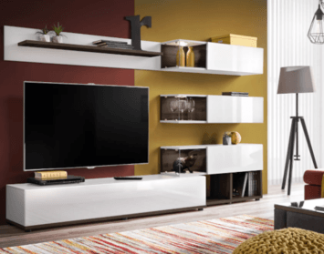 Biele obývacie steny sú stále trendy