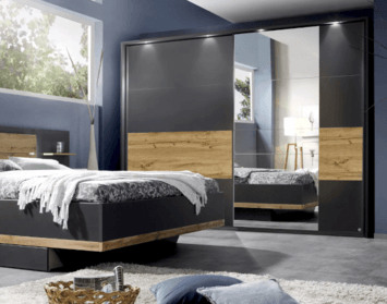 Šatníkové skrine s posuvnými dverami šetria priestor