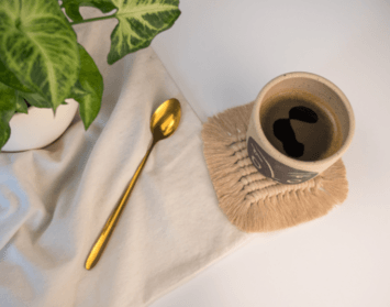 Podložka pod šálku. Urobte si ju sami technikou makramé