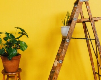 Premeňte starý rebrík na jedinečnú dekoráciu
