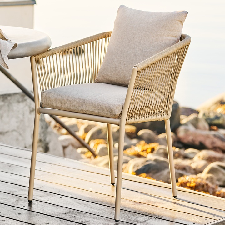 Jedálenská stolička SOLIRNU piesková 1