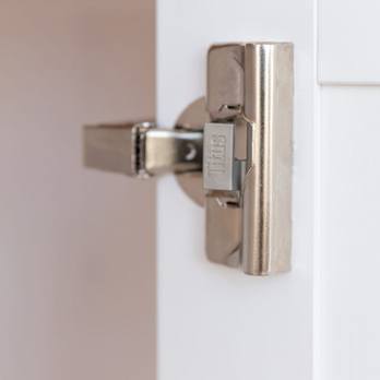 Vitrína MARON 2D biela/tabak 4