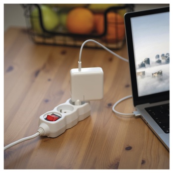 Predlžovací kábel s vypínačom P12114 biela, 2 zásuvky, dĺžka 1,4 m 1