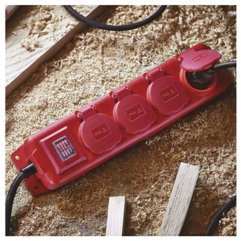 Predlžovací kábel P14131 červená/čierna, 4 zásuvky, dĺžka 3 m 5