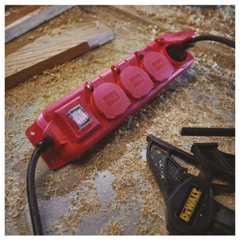 Predlžovací kábel P14131 červená/čierna, 4 zásuvky, dĺžka 3 m 6