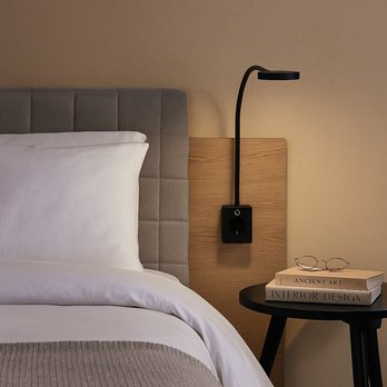 Svietidlo do zásuvky TIVRO E čierna 1